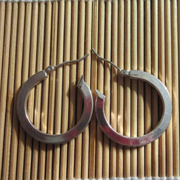 1" Silver Hoop Earrings, 3D Box style Round hoop, Vintage - Picture 3 of 5